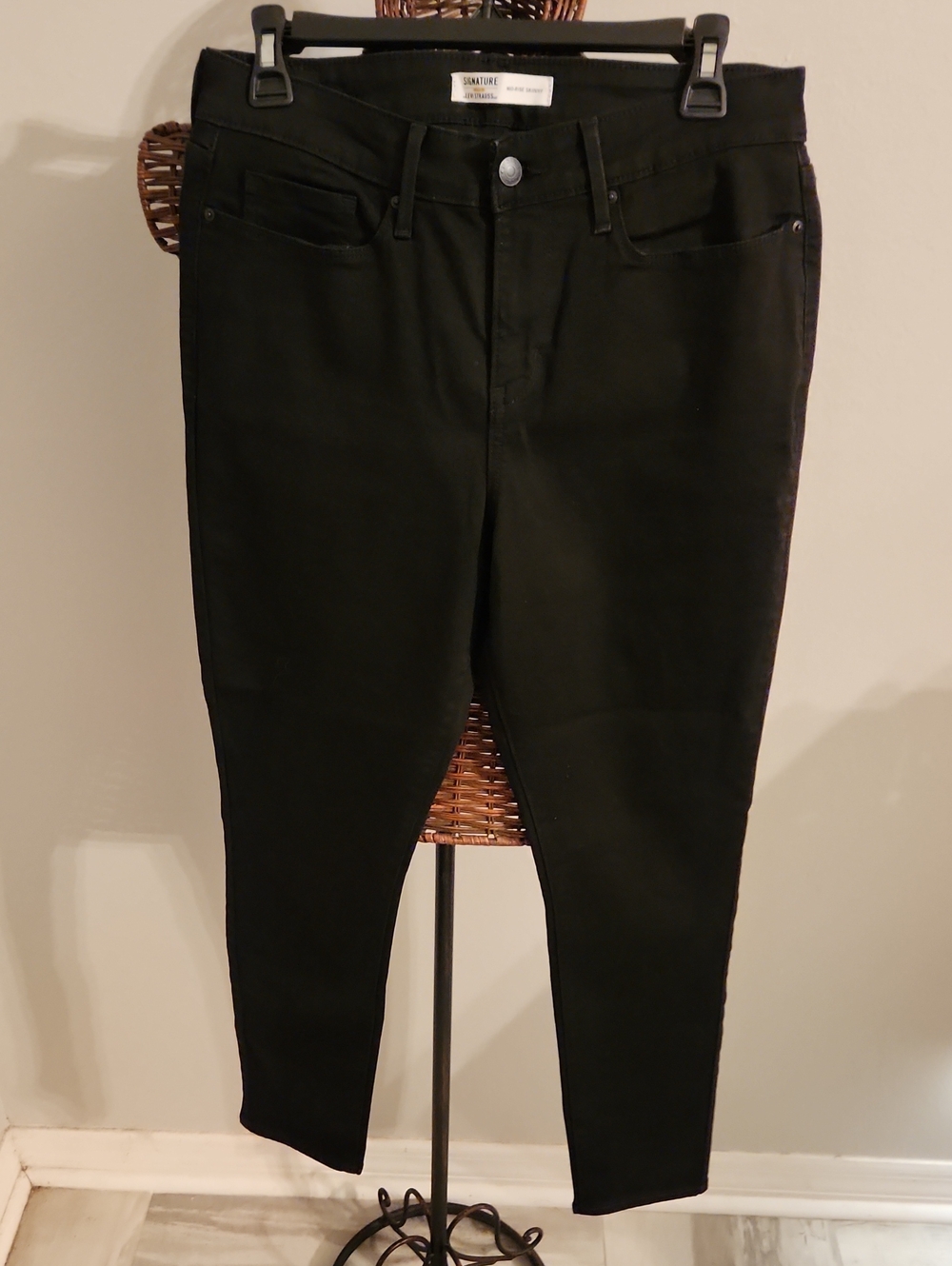 Signature Women's Black Skinny Jeans — High-Rise Fit